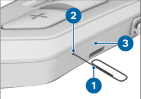 Vê uma parte do ConnectedRide Com U1 e como pode fazer uma reposição de hardware com um clipe de papel.