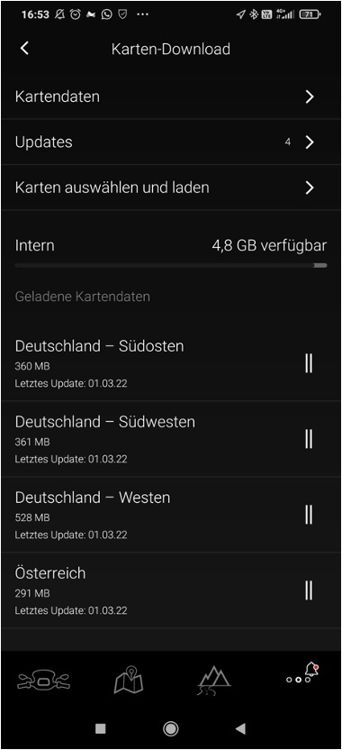 You see the BMW Motorrad Connected App with the Setting Maps Download